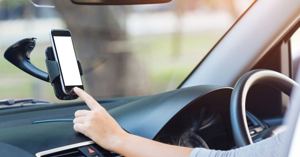 MPs call for ban on handsfree car phones London Globe